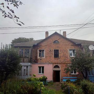 Терміново продам квартиру з автономним опаленням.