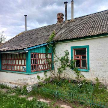 Продам газифицированный дом. Юрьевка, центр. Участок 25 соток