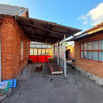 Продаю гарний будинок зі зручностями