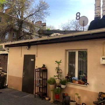 Продам 2 дома  вблизи Французского бульвара.Собственник.
