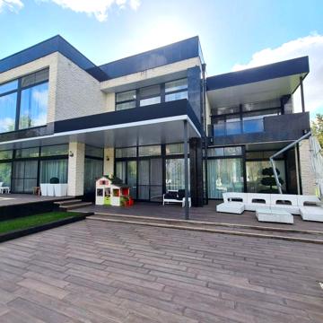 Продам будинок(565м2)з авторским ремонтом біля лісу в Дмитрівці