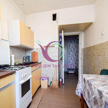 3-к. квартира 65 м2 з балконом та 3 комірками в р-ні Сонячний