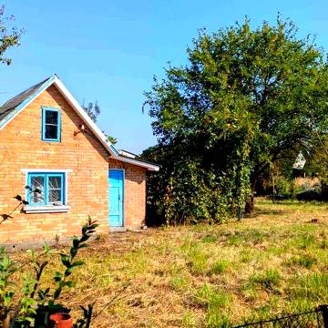 Дача , 8 соток (право власності) з 2 цегл. буд. (р.Західний Буг)