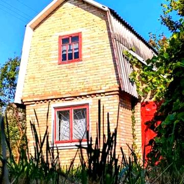Дача , 8 соток (право власності) з 2 цегл. буд. (р.Західний Буг)