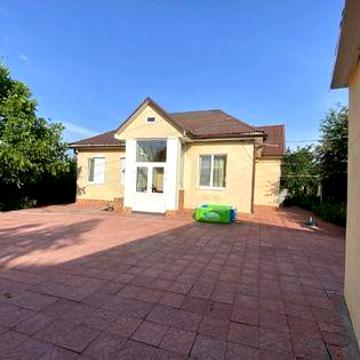 Продам будинок в центрі Піщанки,.
