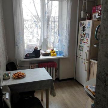 Продам 2 комн квартиру на Петровского