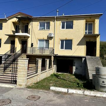 Продається затишний котедж в Кленовому гаю.