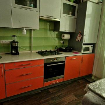 Черкаська вул., 10