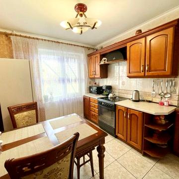 Продам трикімнатну квартиру на Площі Перемоги! Меблі і техніка!