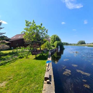 Продам будинок з виходом до р Дніпро