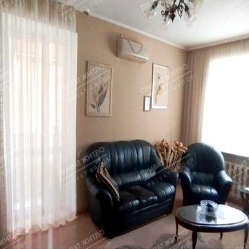 Центр міста! Простора трикімнатна квартира