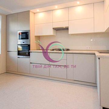 3-к. квартира 83,7 м2 з ремонтом в р-ні Сонячний за вул. 15 Квітня