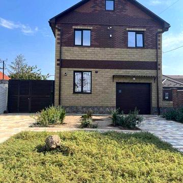 Продам 2-х этажный, современный, дом новой постройки в Центре