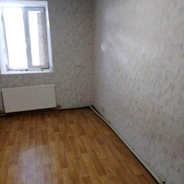 Продається будинок 
4 спальних кімнат, кухня, котельня, вана.
Пічне