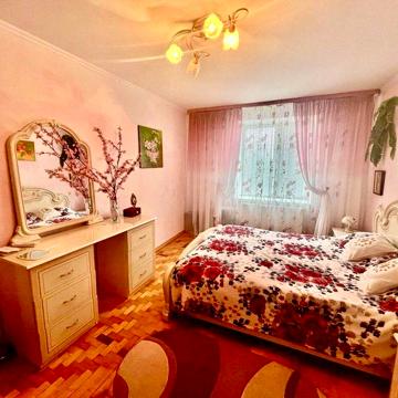 Продається 3- кімнатна квартира. Чортків