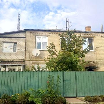 Трикімнатна квартира в центрі селища