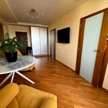 В продаже уютная, семейная 3-ком квартира, Ак. Вильямса / Королева.