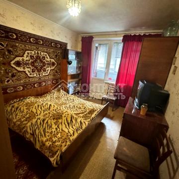 Амосова вул. (Корчагінців), 36