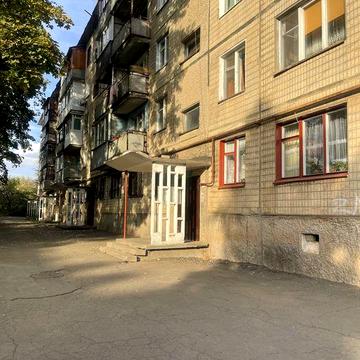 Продається 2 кім кв. Військове містечко 35