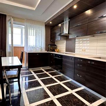 Продаж 2кмв центрі міста . Євроремонт . Меблі. Техніка