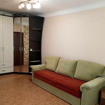 Продам 1 ком.кв Гагарина/Ушакова с мебелью и техникой.