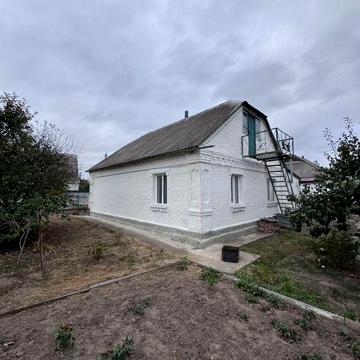 Продаж будинку із земельною ділянкою