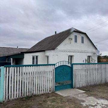 Продаж будинку із земельною ділянкою