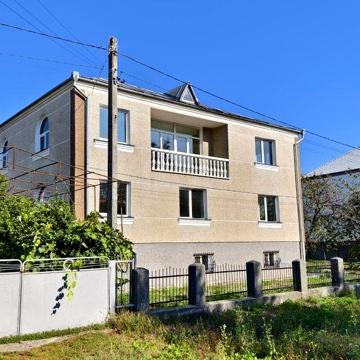 Будинок 354 м2 + 25 соток землі