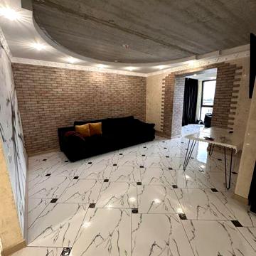 Продам 3-х комнатную квартиру в центре Авангарда