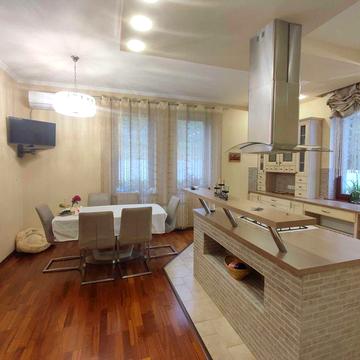 Продаж просторого будинка. Ужгород. Тихе місце.