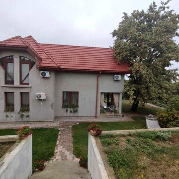 Продаж просторого будинка. Ужгород. Тихе місце.