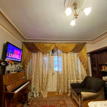 Продаётся половина дома, закрытый и уютный двор( Центр) Владелец