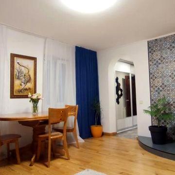 Сучасний будинок біля річки у сосновому лісі!