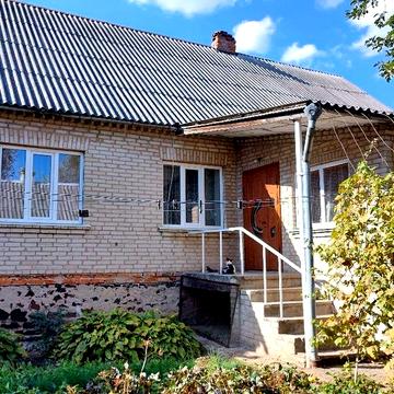 Продається будинок у м.Горохів, на території є гараж хлів, літня кухня