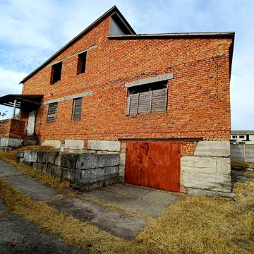 Дім Новобудова в тихій частині міста Золотоноша.