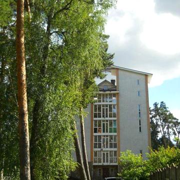 Продаю дом 1700 м. кв. почти центр в г. Буча.