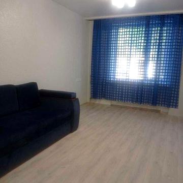 продам двухкомнатную полнометражную, район бульвара Шевченко