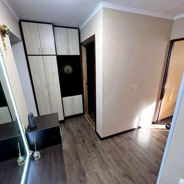 Продам 2к кв/Космонатвов-Николаевская с тех и меб.