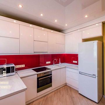 3к біля метро з новим дизайнерським ремонтом меблями та техникою ЖК Верховина