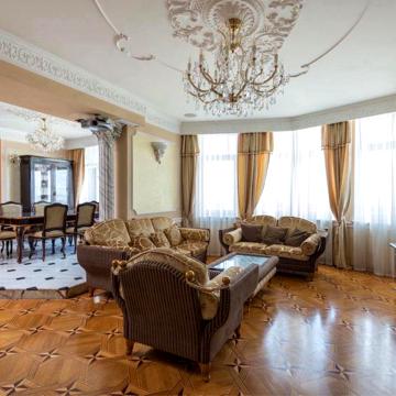 Продаж 4 кімнатноі квартпри бульвар лесі Украінки 23