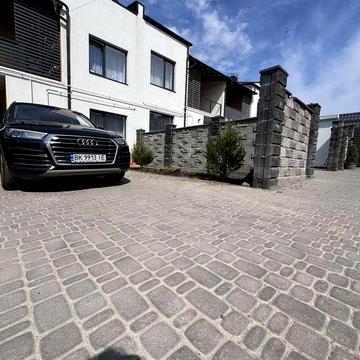 ! Продається сучасний 4-кімнатний котедж з ремонтом у м. Рівне