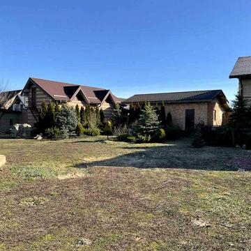 Требухів продаж капітального будинку на 40 сотках.