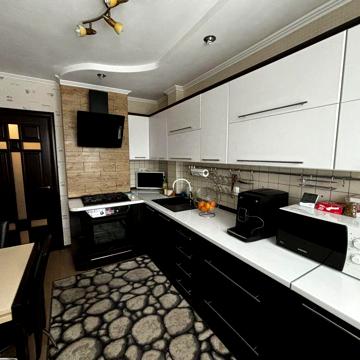 Продаж 4-х кімнатної квартири в центрі міста