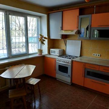 Продаж 3 к.кв. р-н 700 - річчя, вул. Кобзарська, 79