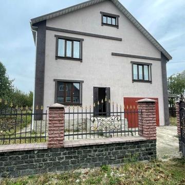 Продається новий двохповерховий будинок в м. Малині