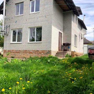 Продам двоповерховий будинок в центрі Богодухова