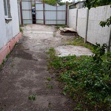 Соцгород.Продам пол дома, хорошая улица, отличные соседи.