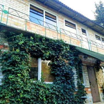 Будинок біля Києва у неймовірному мальовничому середовищі