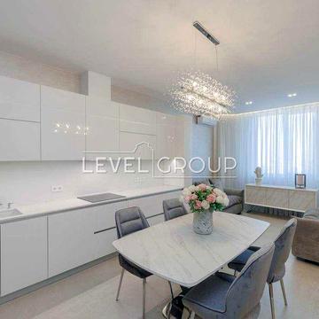 Ең үлкен клитор ағумен бірге болады Жапон әйел соратын мүшесі порно стол астында