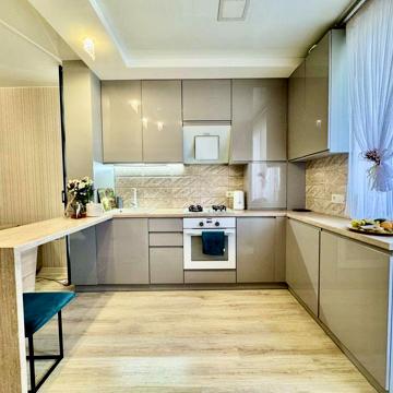 Продаж 2к квартири 61 кв. м на вул. Одеська 3/6